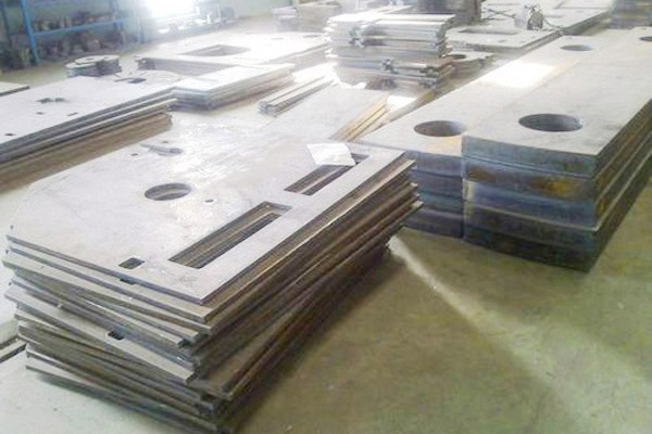 Chromium carbide wear-resistant steel plate